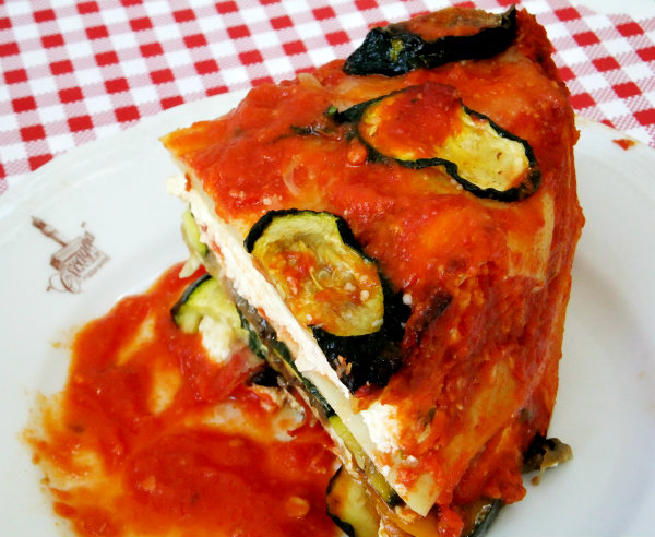 round veggie lasagna slice