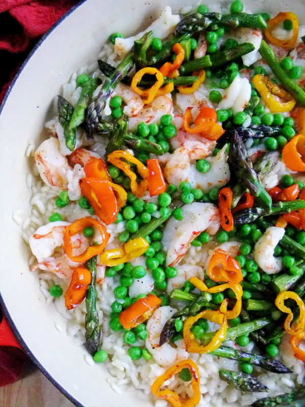 shrimp risotto with asparagus, peas and peppers
