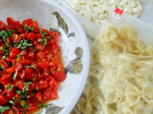caprese pasta salad ingredients
