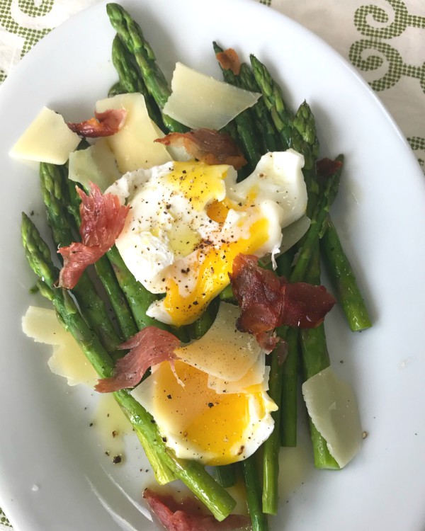 egg with asparagus
