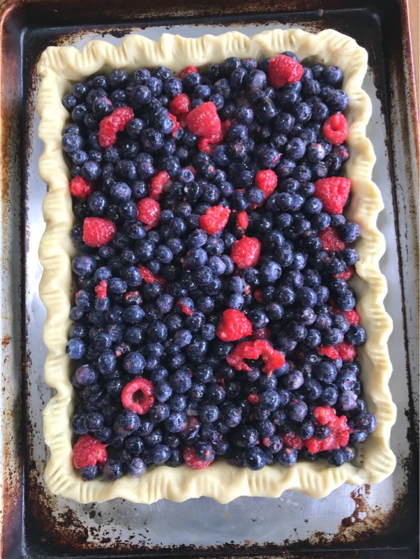fresh berry slab pie