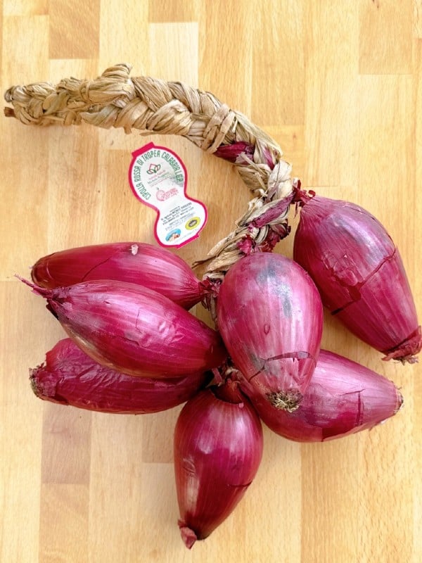 rope of Tropea onions